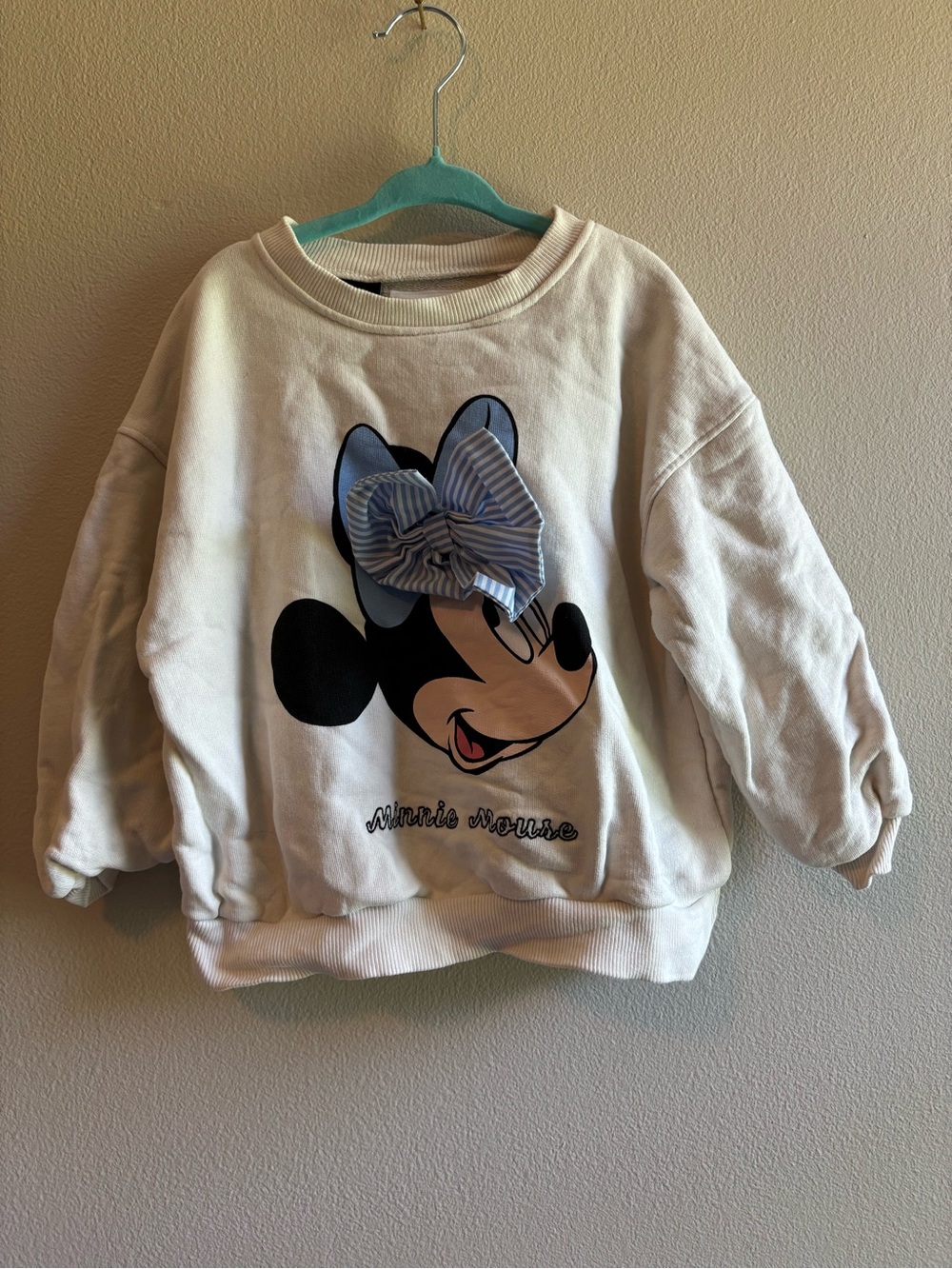 Zara x Disney Cream Crewneck Sweatshirt with Minnie Mouse Blue Bow Graphic